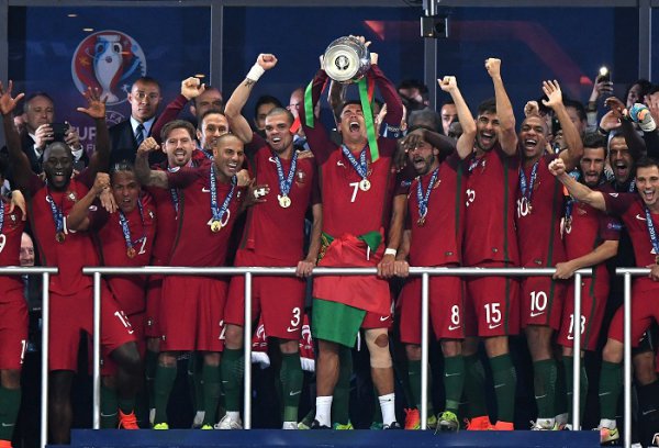 Сборная Португалии впервые в истории выиграла чемпионат Европы (Видео,фото)