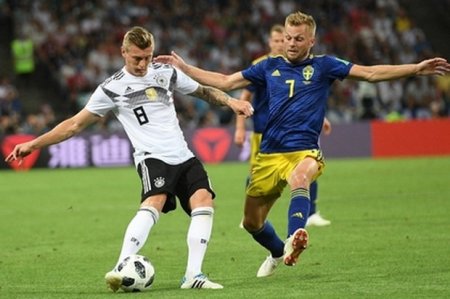 Сборная Германии в меньшинстве вырвала победу у Швеции в матче ЧМ-2018