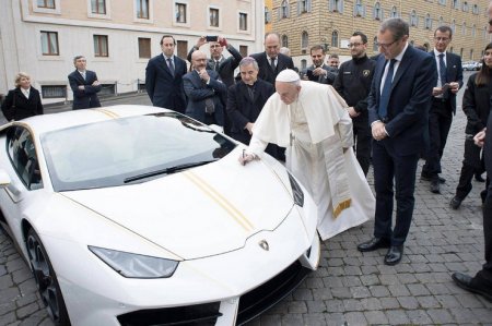 Lamborghini папы римского разыграют в лотерею