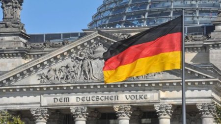 Компьютеры Меркель и сотен немецких политиков взломал студент-одиночка