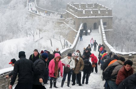 Великая Китайская стена замерзла и превратилась в каток