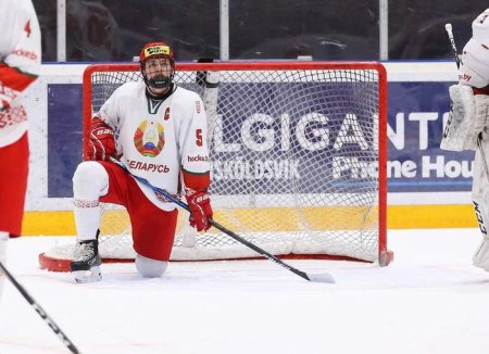 Белорусские хоккеисты крупно уступили россиянам в 1/4 финала юниорского ЧМ