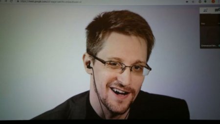 США хотят отсудить у Сноудена гонорар за его книгу "Личное дело"