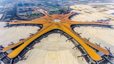 В Пекине открылся самый большой в мире аэропорт - в форме морской звезды