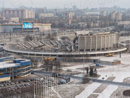 В Петербурге при демонтаже обрушился спорткомплекс. Есть погибший