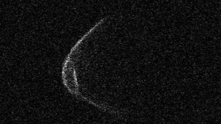 К Земле приближается астероид диаметром 1,5 км. Похоже, он в маске