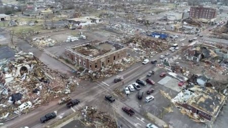 Торнадо в США: более 80 человек погибших