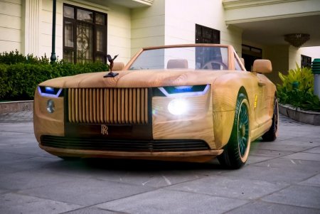 Видеофакт: копия самого дорогого Rolls-Royce из дерева, на которой можно ездить