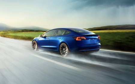 Tesla стала рекордсменом по числу аварий с участием автомобиля без водителя