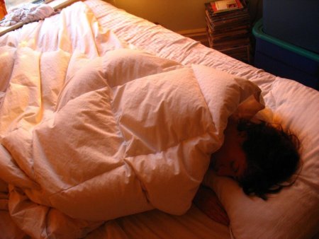 Сон в одиночестве оказался здоровее сна с партнером