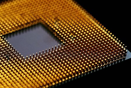Intel начнет производить процессоры для Microsoft