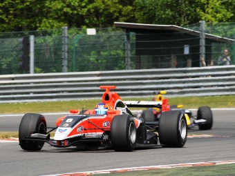 Викенс выиграл первую гонку Формулы-Renault 3.5 в Бельгии