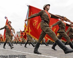КС Украины запретил Красное Знамя Победы