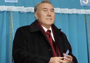 Назарбаев отказался от пожизненного статуса лидера нации