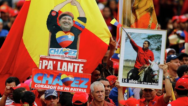 В Каракасе проходит массовая демонстрация в поддержку Уго Чавеса