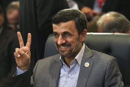 Ахмадинеджаду прислали повестку в суд