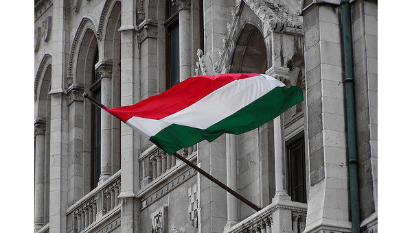 В Венгрии изменили конституцию, запретив иностранцам покупать землю