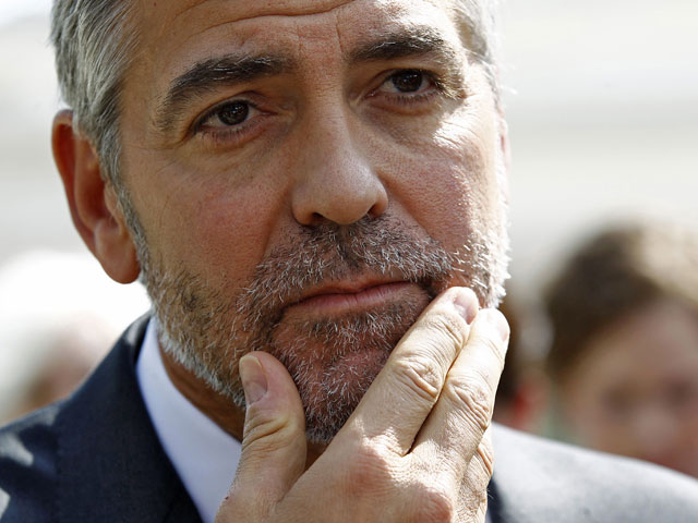 Клуни заплатил 100 долларов за протест у посольства Южного Судана