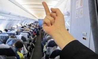 «Аэрофлот» выгнал стюардессу за неприличную фотографию в «ВКонтакте»
