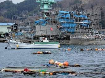 Унесенный цунами японский траулер спустя год нашли у берегов Канады