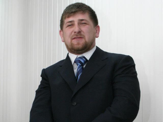 Кадыров заявляет: в Чечне невест на свадьбах не похищают, а вместо стрельбы - СМСки