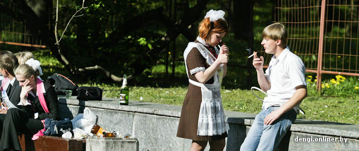 Белорусские школьники начинают курить почти в 13 лет, пить крепкий алкоголь — в 15 лет