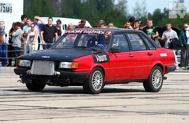 Машина бай. Audi 80 «Ласточка». Русские машины в Беларуси. Автомобили 1983. Волант белорусская машина.