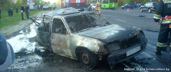 Очевидцы: в Гомеле после удара сзади загорелся Opel, его водитель погиб, а виновник ДТП скрылся