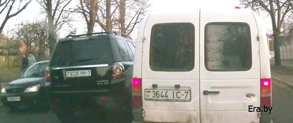 За что боролся: в Минске водитель внедорожника опередил поток по разметке и тут же попался инспектору ГАИ