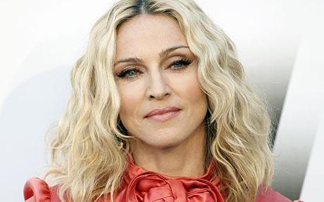 56-летняя Мадонна пошутила над Instagram запрещенным снимком обнаженной груди
