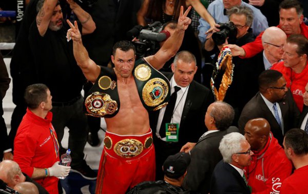 Владимир Кличко подтвердил титулы чемпиона мира по боксу в четырех версиях