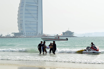 В Дубае отец запретил спасателям «бесчестить» тонущую дочь прикосновениями