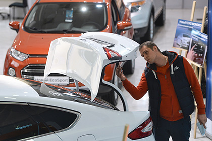 Продажи автомобилей в России в июле упали на 27 процентов