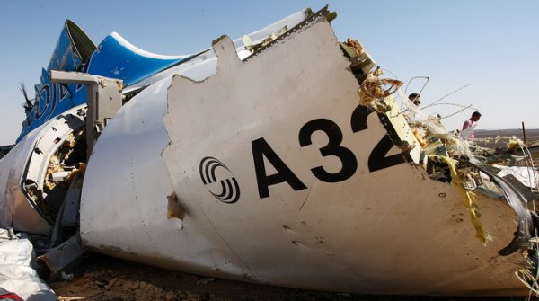 Упавший в Египте российский самолет развалился в воздухе