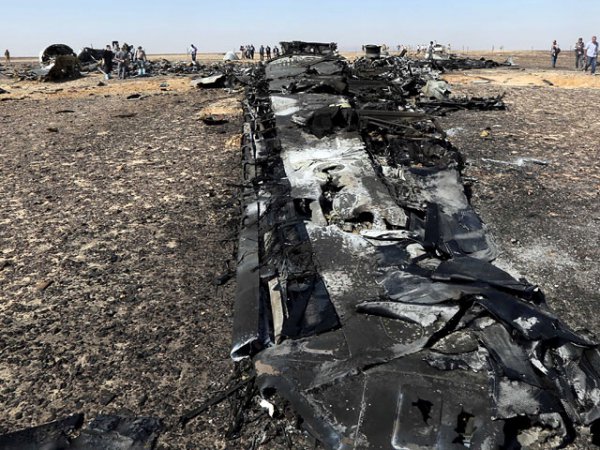 Упавший в Египте российский самолет развалился в воздухе