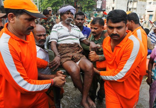 Жертвами наводнения в Индии стали более 300 человек