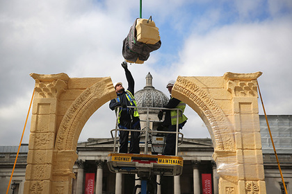 В Лондоне появилась копия разрушенной в Пальмире Триумфальной арки