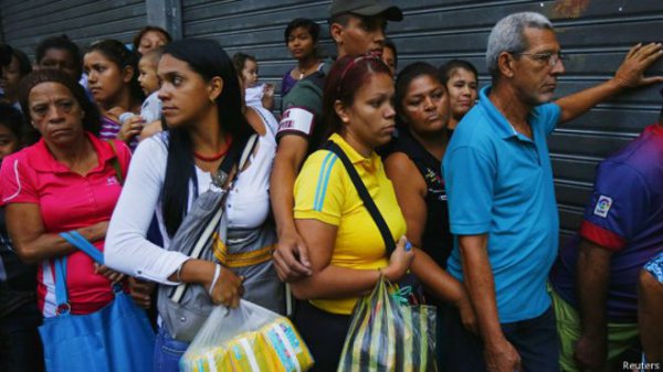 В Венесуэле стали арестовывать за покупку продуктов впрок