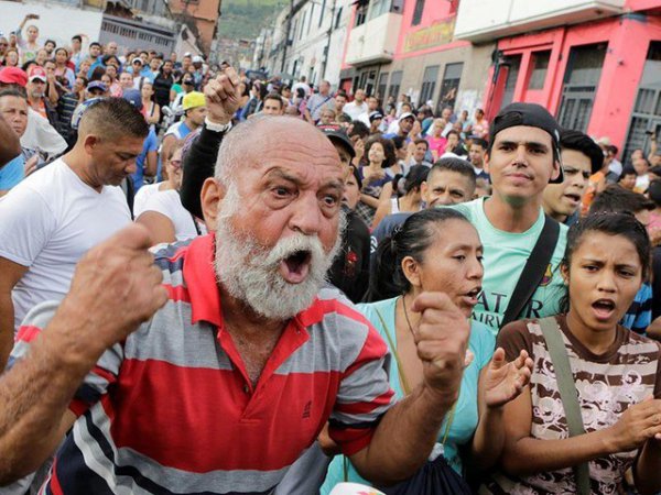 В Венесуэле стали арестовывать за покупку продуктов впрок