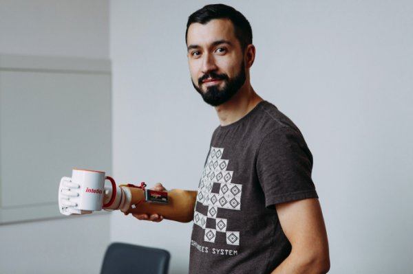 Минский программист разработал бионический протез руки