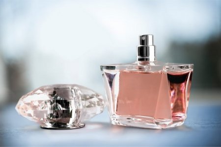 Названа главная опасность парфюма