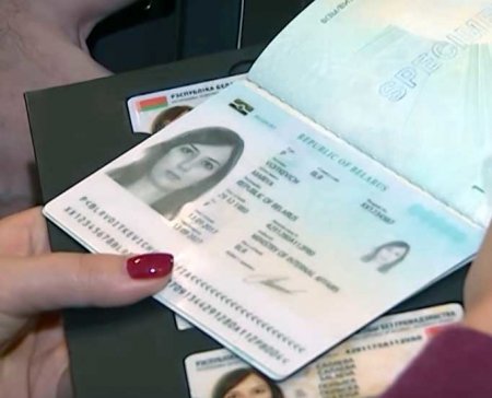 После введения биометрических документов белорусы смогут иметь два паспорта