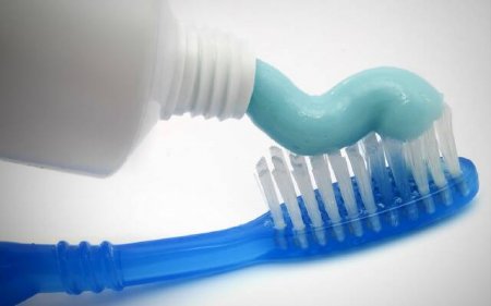 Ученые доказали, что ни одна зубная паста не способна укрепить эмаль или снизить чувствительность