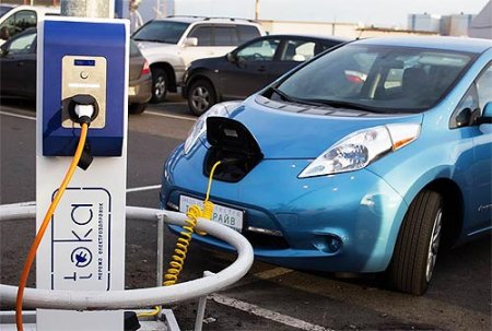Электромобили станут дешевле, чем авто на бензине
