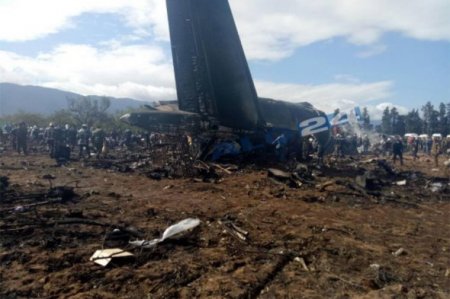 При крушении самолета Ил-76 в Алжире погибли 200 человек