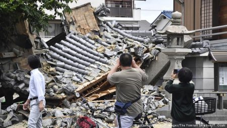 На западе Японии произошло мощное землетрясение