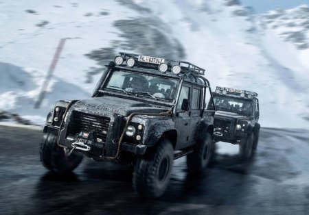 Land Rover Defender из фильма о Джеймсе Бонде продадут за 20 миллионов рублей