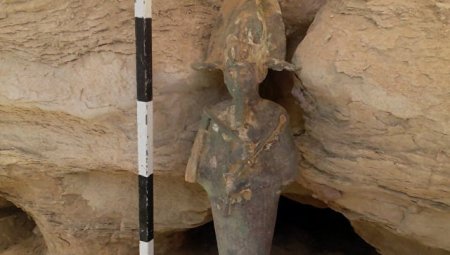 Археологи нашли статую бога в первой пирамиде Древнего Египта