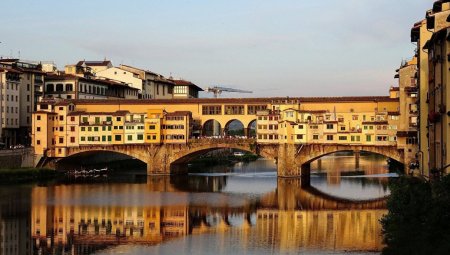 Во Флоренции задержали туристов, написавших свои имена на мосту XIII века