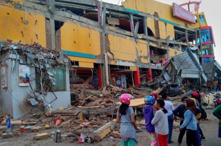 Землетрясение в Индонезии: сотни погибших в цунами